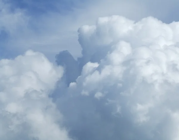 Gökyüzündeki bulutlar