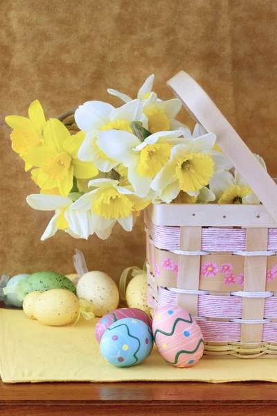 Bouquet de Pâques et oeufs de Pâques — Photo