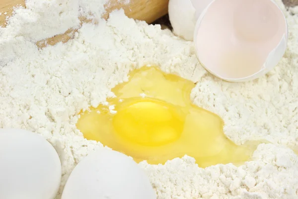 Meel en eieren — Stockfoto