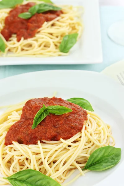 Nudeln und Spaghetti-Sauce — Stockfoto