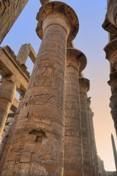 Grandes colonnes à Karnak — Photo
