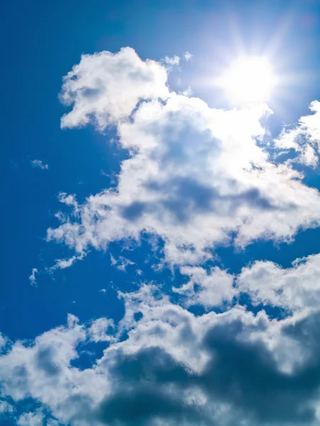 Sol och moln — Stockfoto