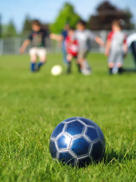 Blue Soccer Ball and Players — Stock Photo, Image
