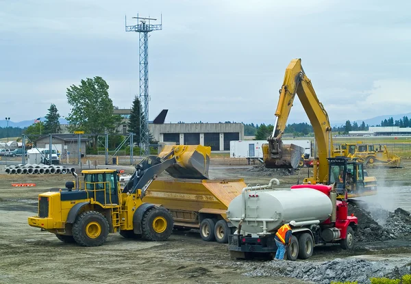 Equipamento de construção pesado no local de trabalho — Fotografia de Stock