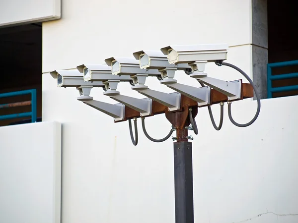 Группа из пяти камер безопасности — стоковое фото