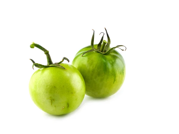 Twee groene, nagerijpte tomaten geïsoleerd oh wit — Stockfoto