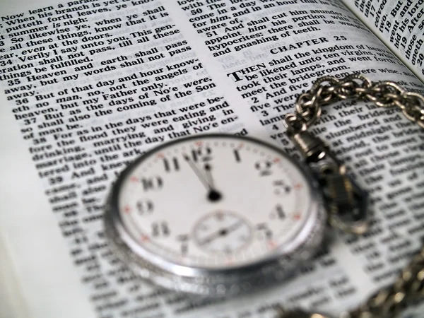 stock image The Bible opened to Matthew 24: 36 with a Pocketwatch