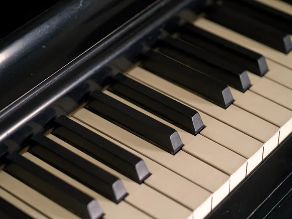 Piano keys of a very well loved and often played piano — Stock Photo, Image