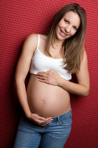 Gelukkig zwangere meisje — Stockfoto