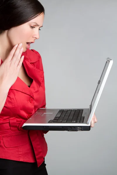 Kobieta w szoku laptopa — Zdjęcie stockowe