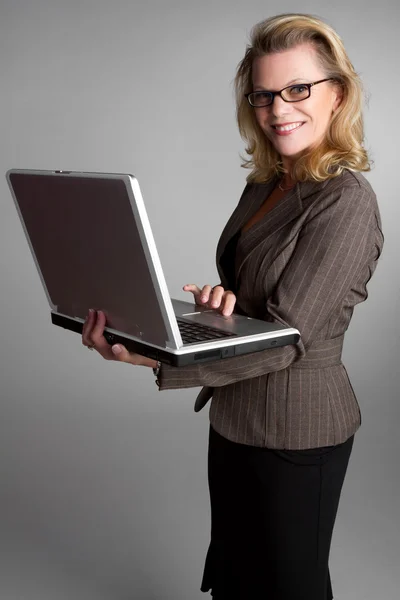 Femme ordinateur portable — Photo