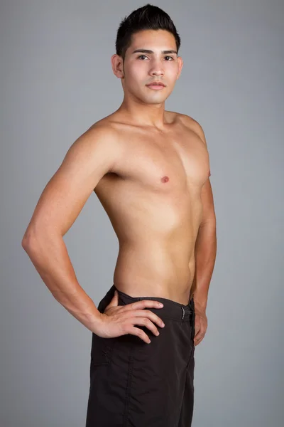 Uomo senza camicia — Foto Stock