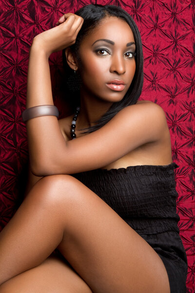Красивая черная женщина