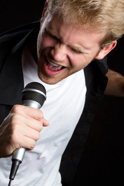 Homem cantando — Fotografia de Stock