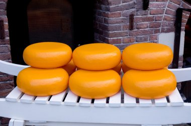 Hollanda peynir beyaz bir araba