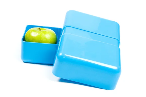 Μπλε lunchbox με ένα πράσινο μήλο — Φωτογραφία Αρχείου