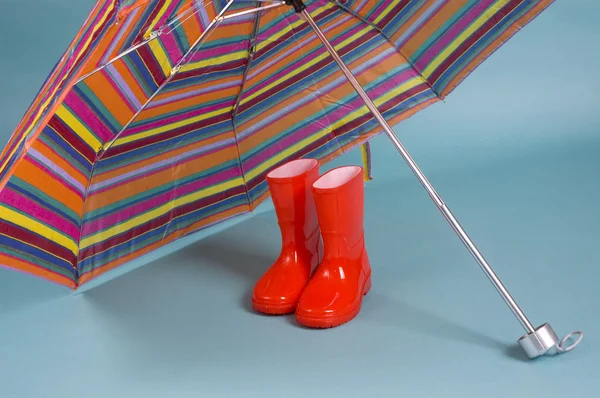 Rote Kinder Regenstiefel — Stockfoto