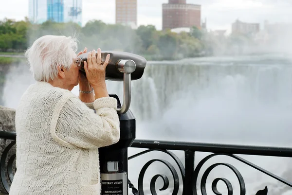 Elderly woman looking at american falls — Stock Photo, Image