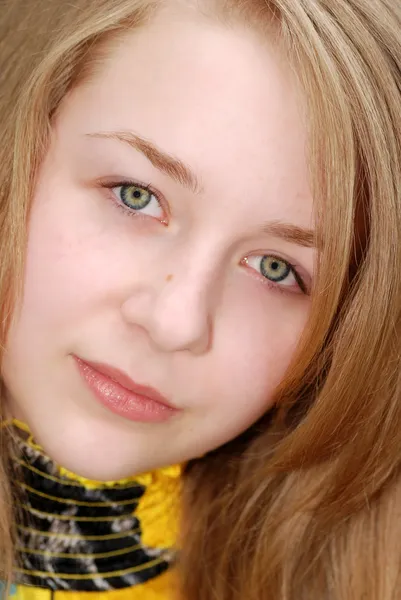 Headshot jonge vrouwelijke tiener — Stockfoto