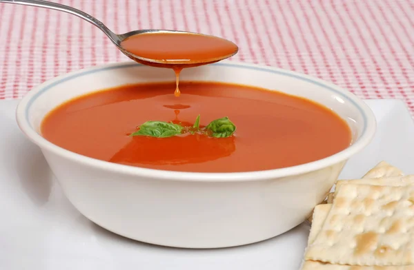 Domates çorbası yemek için — Stok fotoğraf