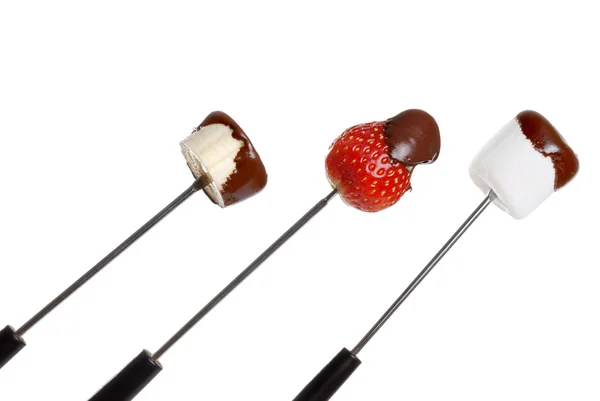Alimentos cobertos de chocolate em fondue stick — Fotografia de Stock