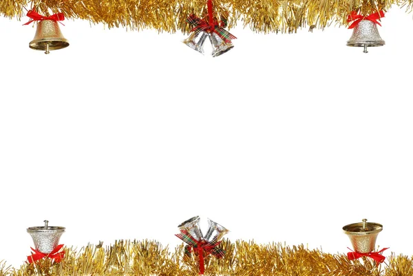 Christmas klockor hänger på guld garland — Stockfoto