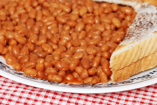 Closeup baked beans in tomato sauce with toast — Stock Photo, Image