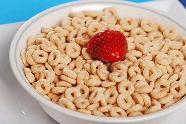 Closeup bowl of cereal with whole strawberry — Stock Photo, Image