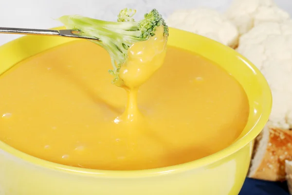 Closeup of cheese fondue with broccoli — Stock Photo, Image