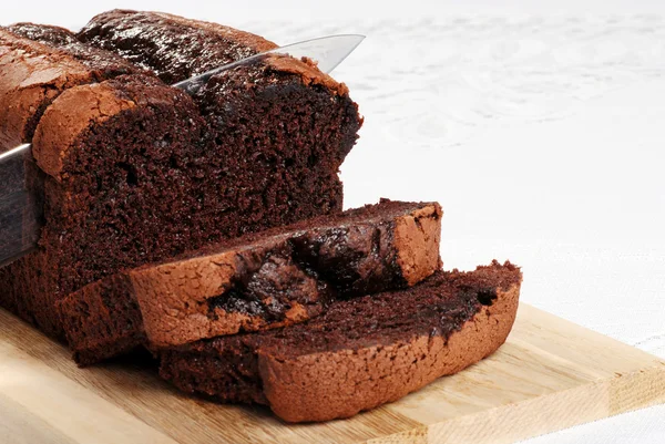Cutting slice belgium chocolate cake focus on knife tip — Stock Photo, Image