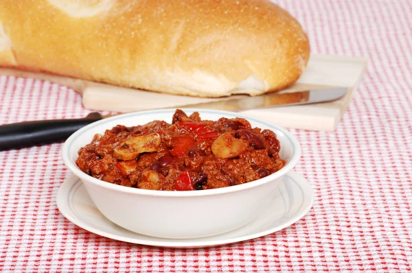 Rejäl chili med bröd — Stockfoto
