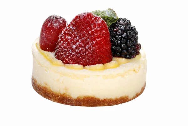 Geïsoleerde berry cheesecake — Stockfoto