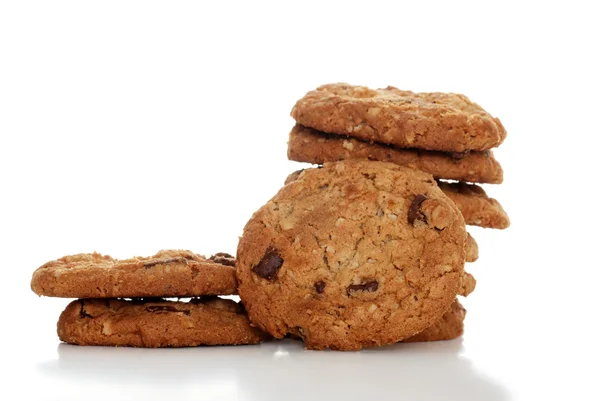 Izolované hromadu Ovesné čokoláda čip cookies — Stock fotografie