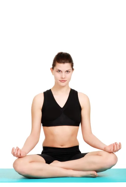 Usmívající se žena, která dělá jógu — Stock fotografie