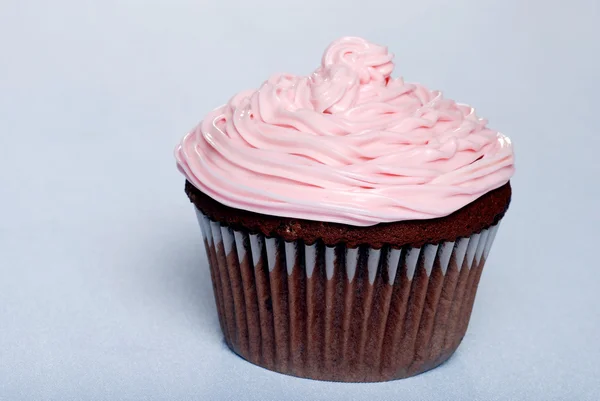 粉红糖霜巧克力杯蛋糕 — 图库照片