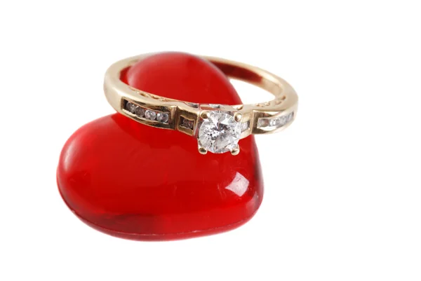 Diamond ring on red acrylic heart — Stock Photo, Image