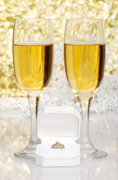 Engagement ring with glasses of champagne — Stock Photo, Image