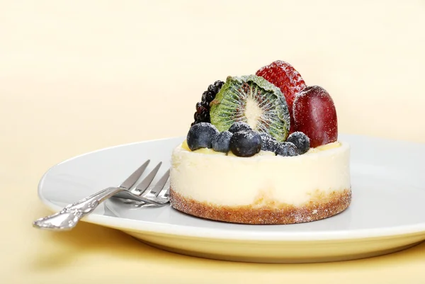 Fruit cheesecake with a fork — Stock Photo, Image