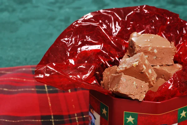 Zachte toffee in een kerst tin — Stockfoto