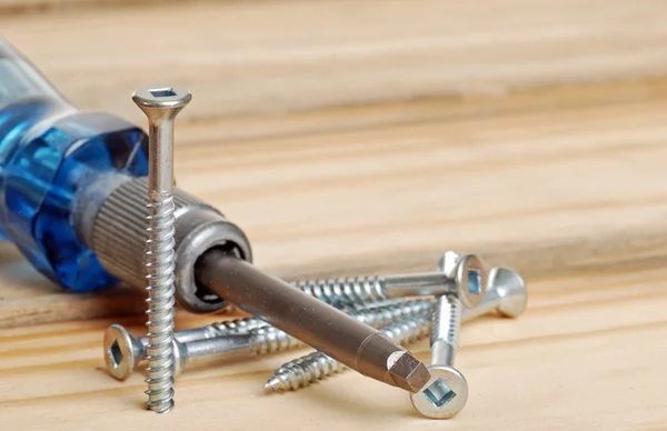 Screws and screwdriver — Stock Photo, Image