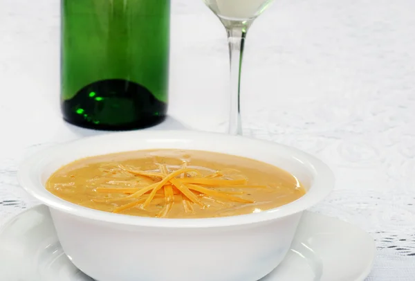 Shredded cheddar cheese soup — Stock Photo, Image