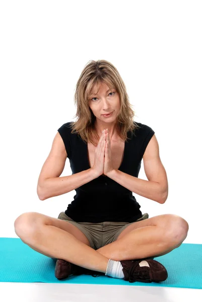 Kvinnor gör yoga på en matta — Stockfoto