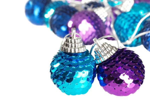 青と紫クリスマス飾り浅い被写し界深度 — ストック写真