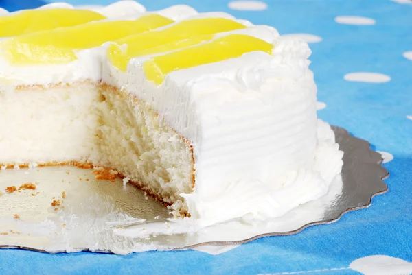 Домашний ванильный лимонный торт — стоковое фото