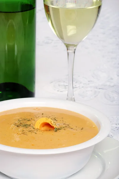 Cheddar ost soppa med vitt vin — Stockfoto