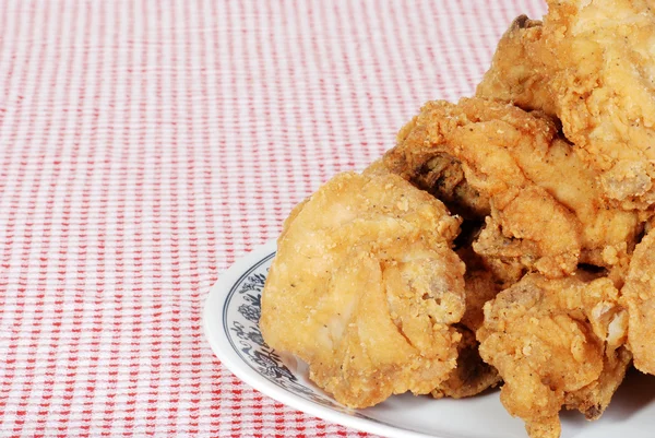 Closeup smažené kuře na talíř — Stock fotografie