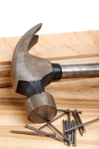 Isolated hammer and nails — Stock Photo, Image