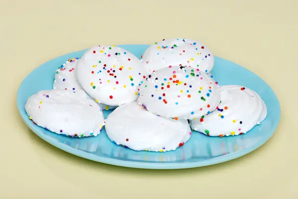 Plate of meringue cookies — Stock Photo, Image
