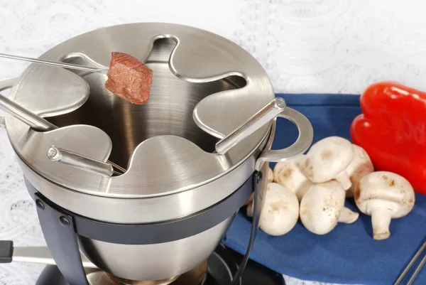 Filete cocido en tenedor de fondue — Foto de Stock