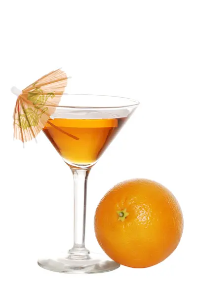 Pomarańczowy martini z parasolem — Zdjęcie stockowe